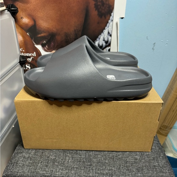yeezy slide grey